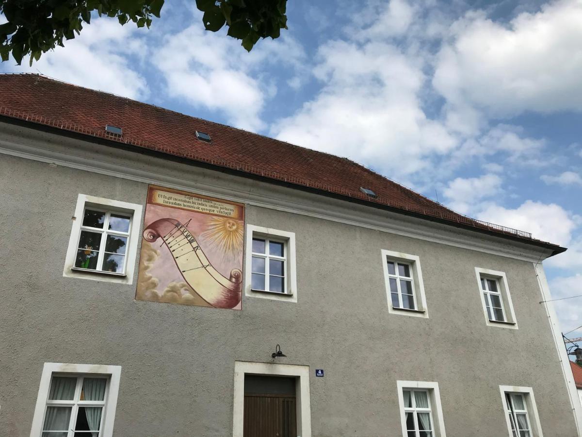 65qm Wohnung Klosterblick im historischen Pfarrhaus Pielenhofen Exterior foto